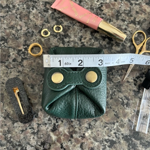 Mini green leather pouch travel case gold hardware snap button closure - Picture 2 of 4